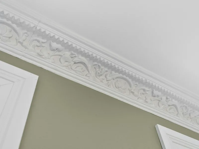 Ceiling moulding